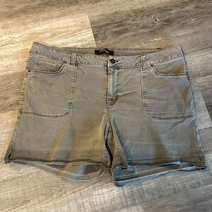 Stitch Star midrise short size 22